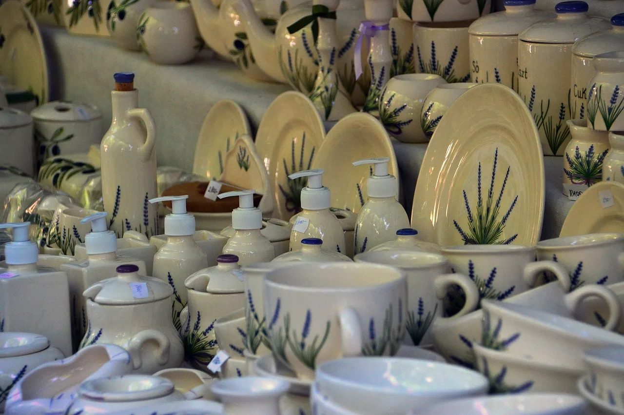 MnO Contributes Inside a Ceramic Glaze