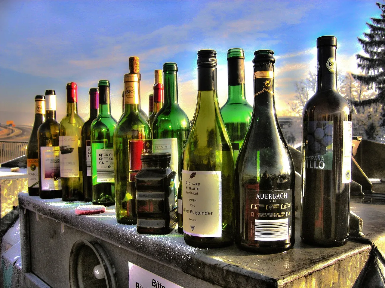 Manganese Chloride is Applied in glass and ceramic